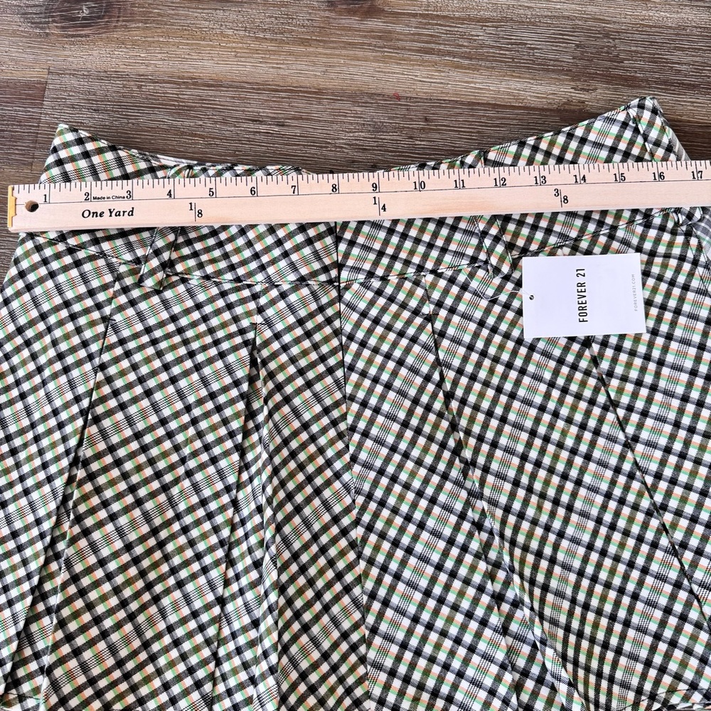 Forever 21. Size Large - Picture 10 of 14